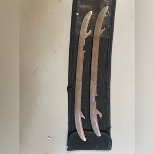 Hockey skate replacement blades and with pouch